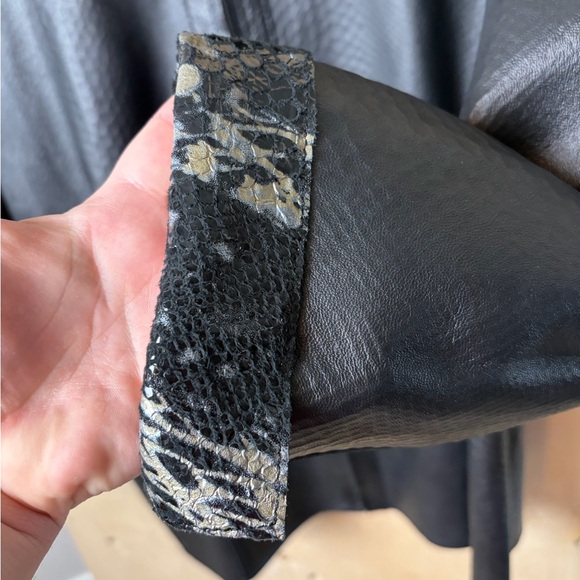 Chicos Black Leather Jacket Womens 3 Snake Embossed Silver Metallic Zip Up - Picture 7 of 7